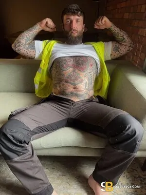 Bisexual Escort Tattooed Dom 33yr - always safe sex