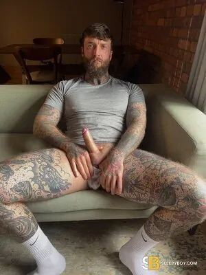 Bisexual Escort Tattooed Dom 33yr - exhibitionist