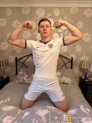 Bisexual Escort Ethan 22yr - exhibitionist