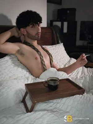 Gay Escort Theodore 26yr - exhibitionist