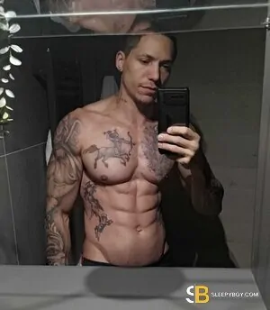 Bisexual Escort Claudio 37yr - licking