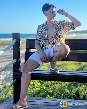 Bisexual Escort Ryan 29yr - licking