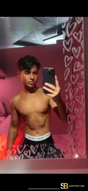 Gay Escort Max 23yr - role