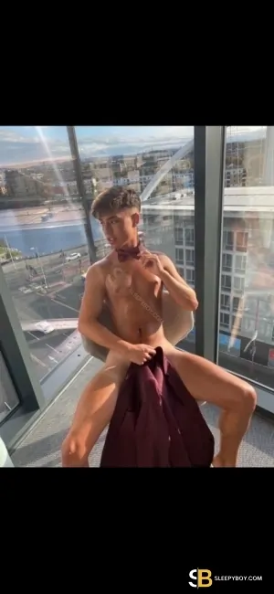 Gay Escort Max 23yr - role