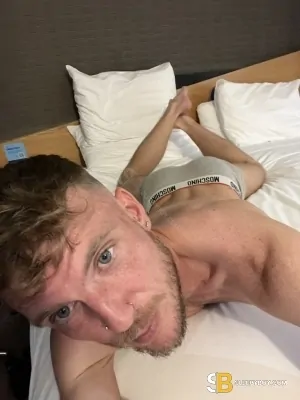 Gay Escort Ian 33yr - licking