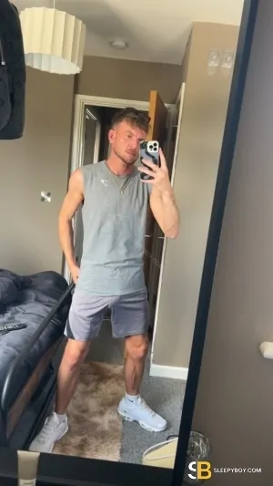 Gay Escort Ian 33yr - licking
