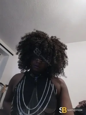 Gay Escort Queen 24yr - licking