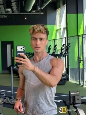 Gay Escort Guilherme 26yr - role