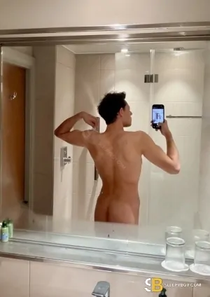 Gay Escort River 24yr - double penetration