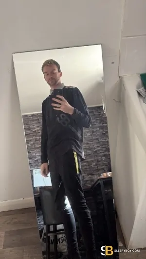 Gay Escort Jonathan 21yr - licking