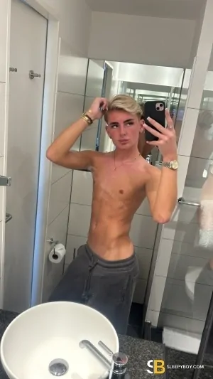 Gay Escort Kyle 19yr - role