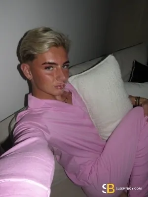 Gay Escort Kyle 19yr - role