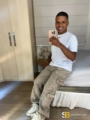Gay Escort Victor 23yr - role