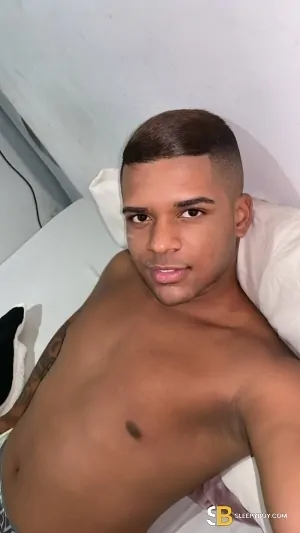 Gay Escort Victor 23yr - role