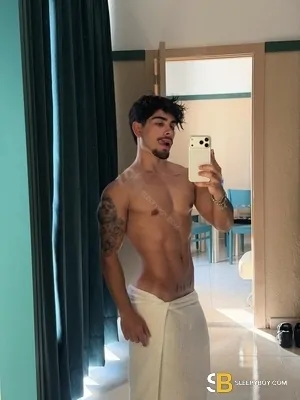 Gay Escort Pedro 22yr - licking