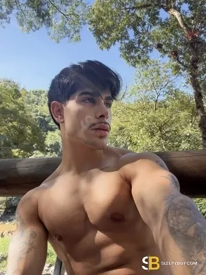 Gay Escort Pedro 22yr - licking