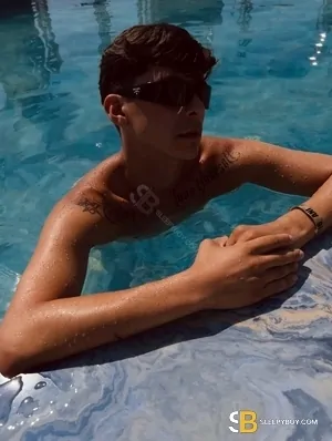 Bisexual Escort Sergio 26yr - sucking