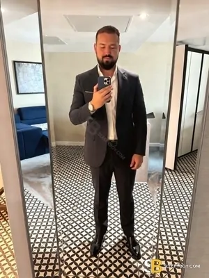 Gay Escort Mike 28yr - sucking