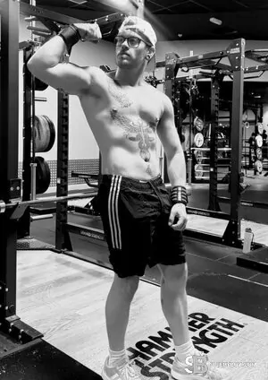Gay Escort Mitchell 30yr - licking