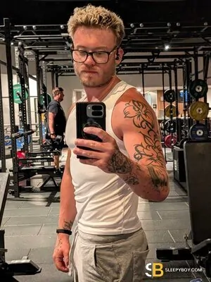 Gay Escort Mitchell 30yr - licking