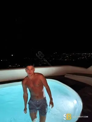 Gay Escort Wilfredo 26yr - sucking