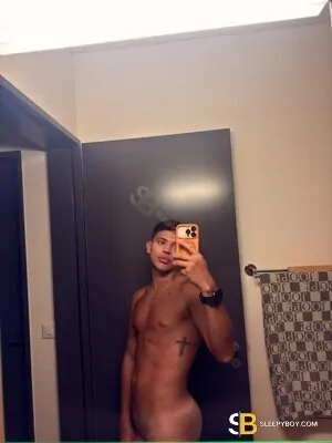 Gay Escort Wilfredo 26yr - sucking
