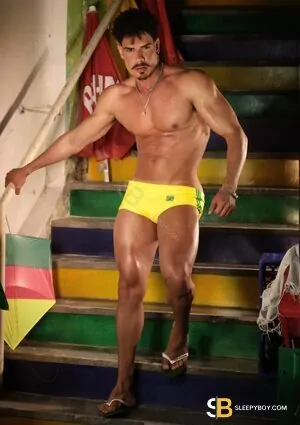 Bisexual Escort Gustavo Müller 30yr - gangbang