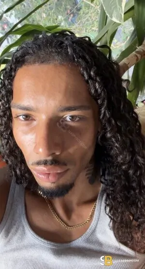 Gay Escort Ezra 19yr - role