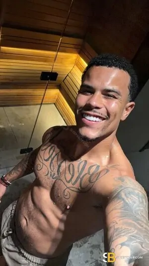 Bisexual Escort Gustavo 26yr - role