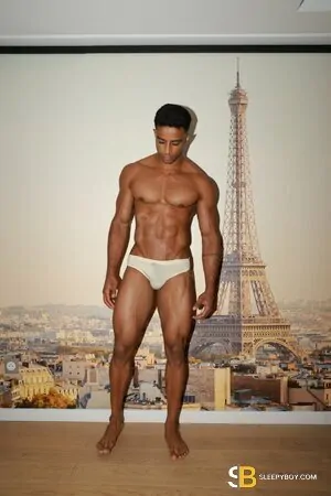 Bisexual Escort Edmundo 28yr - sucking