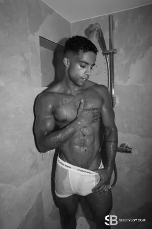 Bisexual Escort Edmundo 28yr - sucking