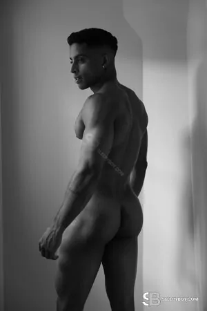 Bisexual Escort Edmundo 28yr - licking