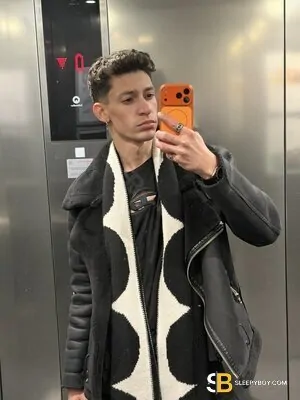 Bisexual Escort Emerson 28yr - role