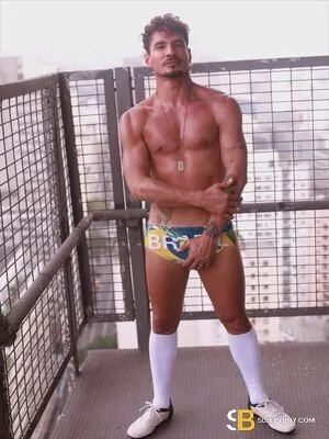 Bisexual Escort Adriano 39yr - role