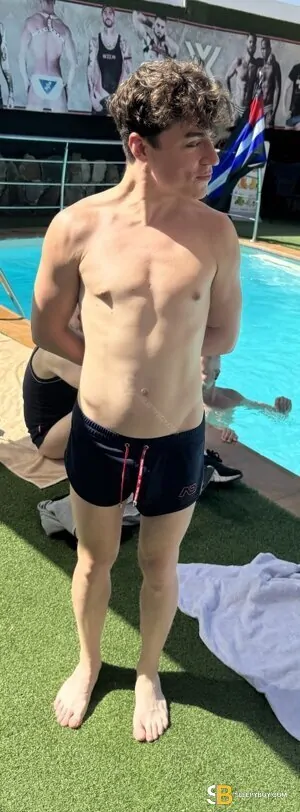 Gay Escort Ross 23yr - sucking