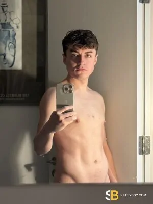 Gay Escort Ross 23yr - licking