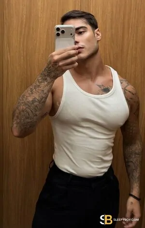 Bisexual Escort Brenno 27yr - cum on face