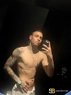 Bisexual Escort Eduardo Henrique Oliveira 23yr - licking