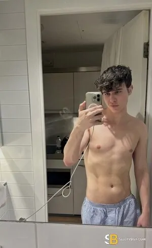 Gay Escort Leo 22yr - sucking