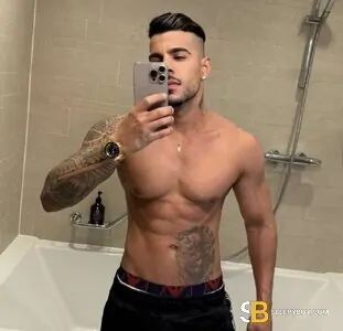 Bisexual Escort Massimos 32yr - role