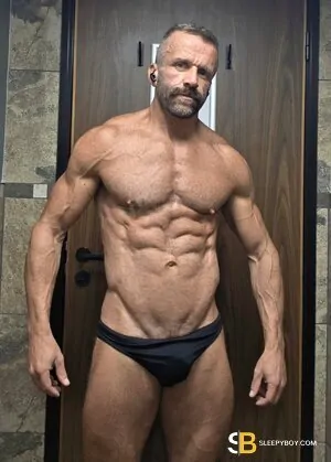 Gay Escort James 46yr - role