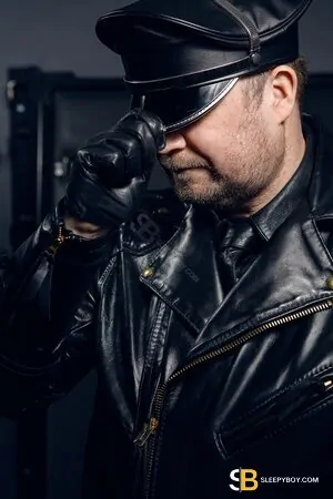 Gay Escort Sir Dave 50yr - role