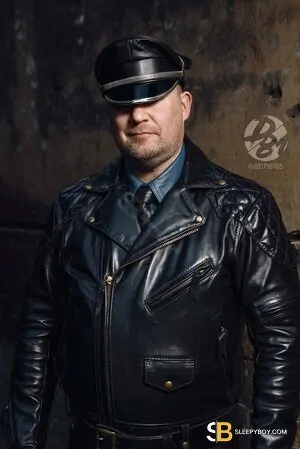 Gay Escort Sir Dave 50yr - sucking