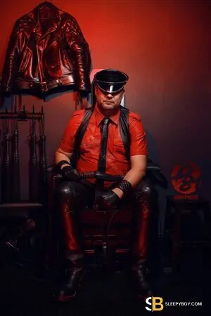 Gay Escort Sir Dave 50yr - role