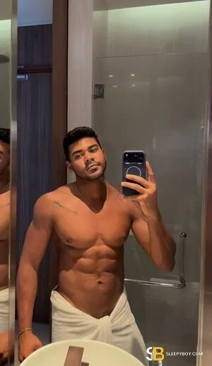 Gay Escort Victor 28yr - role
