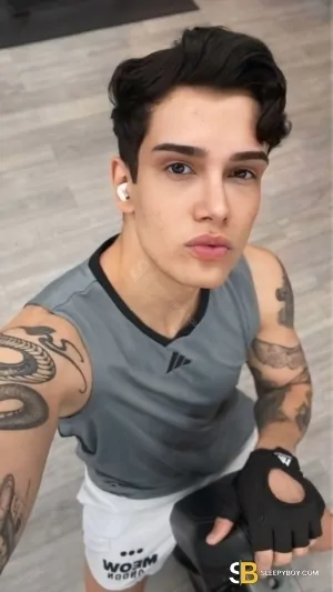 Gay Escort Lukas Xxl 25yr - double penetration
