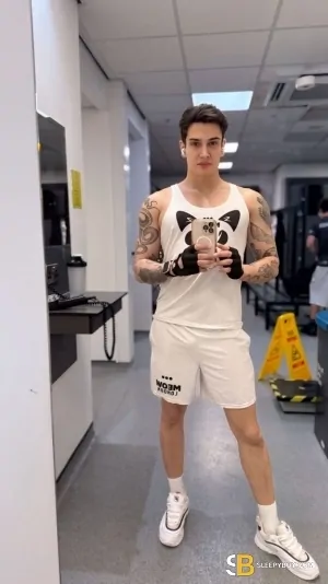 Gay Escort Lukas Xxl 25yr - trios